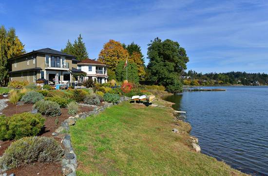 加拿大维多利亚度假式豪宅:依水而居,拥抱自然