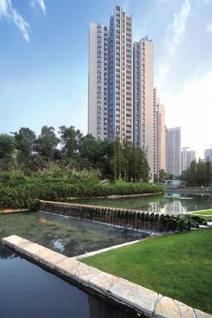 作为龙湖的经典之作,重庆水晶郦城是重庆第一个高层低密度大型社区,为
