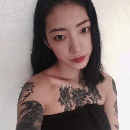 韩国颜值纹身师nini女生头像