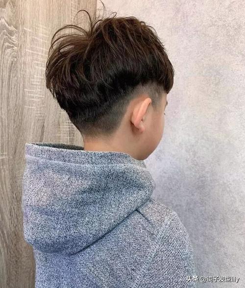 儿童男孩发型 12-15岁学生适合的发型