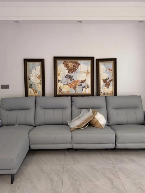 风格非常好看独特,材质是我喜欢的,与我家客厅的沙发和地毯颜色搭配很