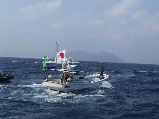 中国海警船驱逐入侵钓鱼岛海域日本渔船(2013.11.22)