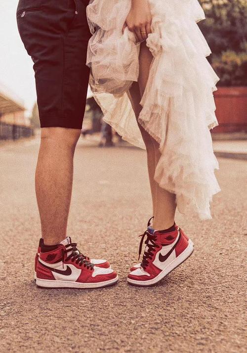 谁说结婚一定要穿高跟鞋婚纱配aj球鞋引领2021潮流新趋势