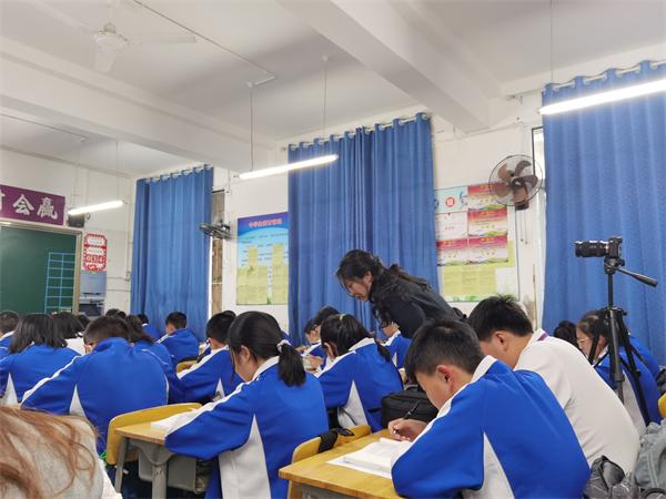 专家指导促成长三岔湖初中教师悦动课堂展风采