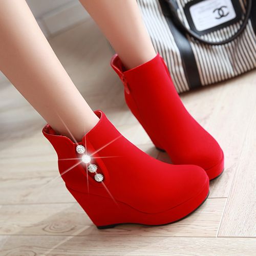 红色短靴冬季怎么搭配