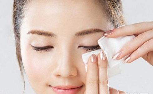 用化妆棉使用爽肤水的正确用法