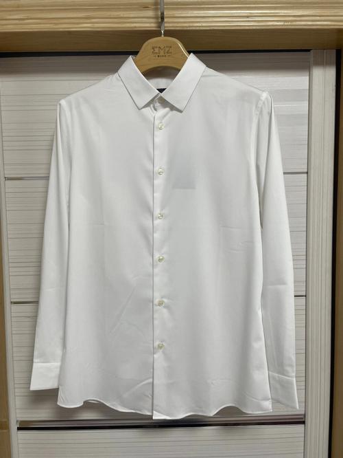 鄂尔多斯男装春秋长袖白衬衫货号:90020611-386成份:50.5%素纤维45.