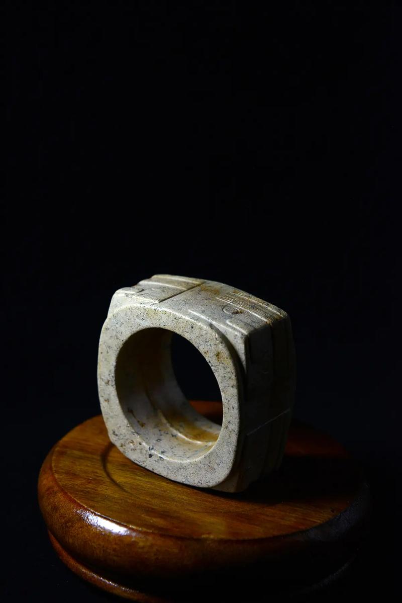 良渚玉琮的年代可追溯至约5000年前,属于新石 - 抖音
