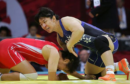 图文摔跤女子自由式55公斤级韩国选手倒地