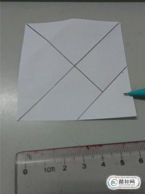 用正方形纸剪成一个平行四边形