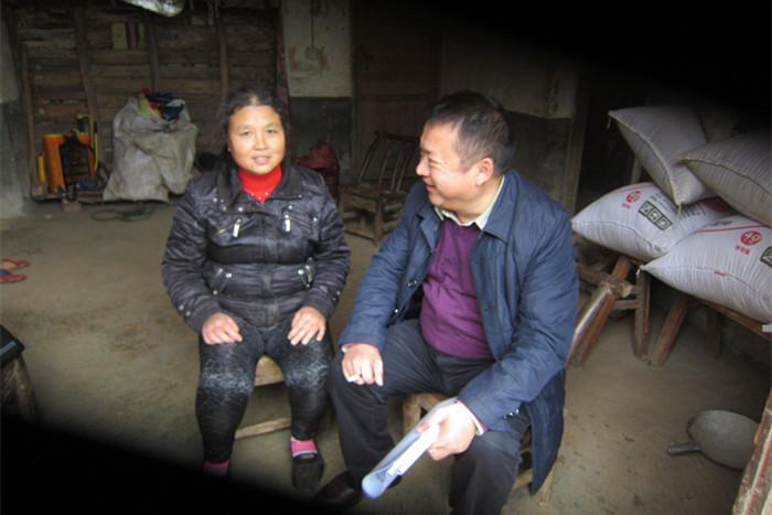 2015年底,在精准扶贫活动中,松滋市洈水镇龙王垱村1组的肖典英被列