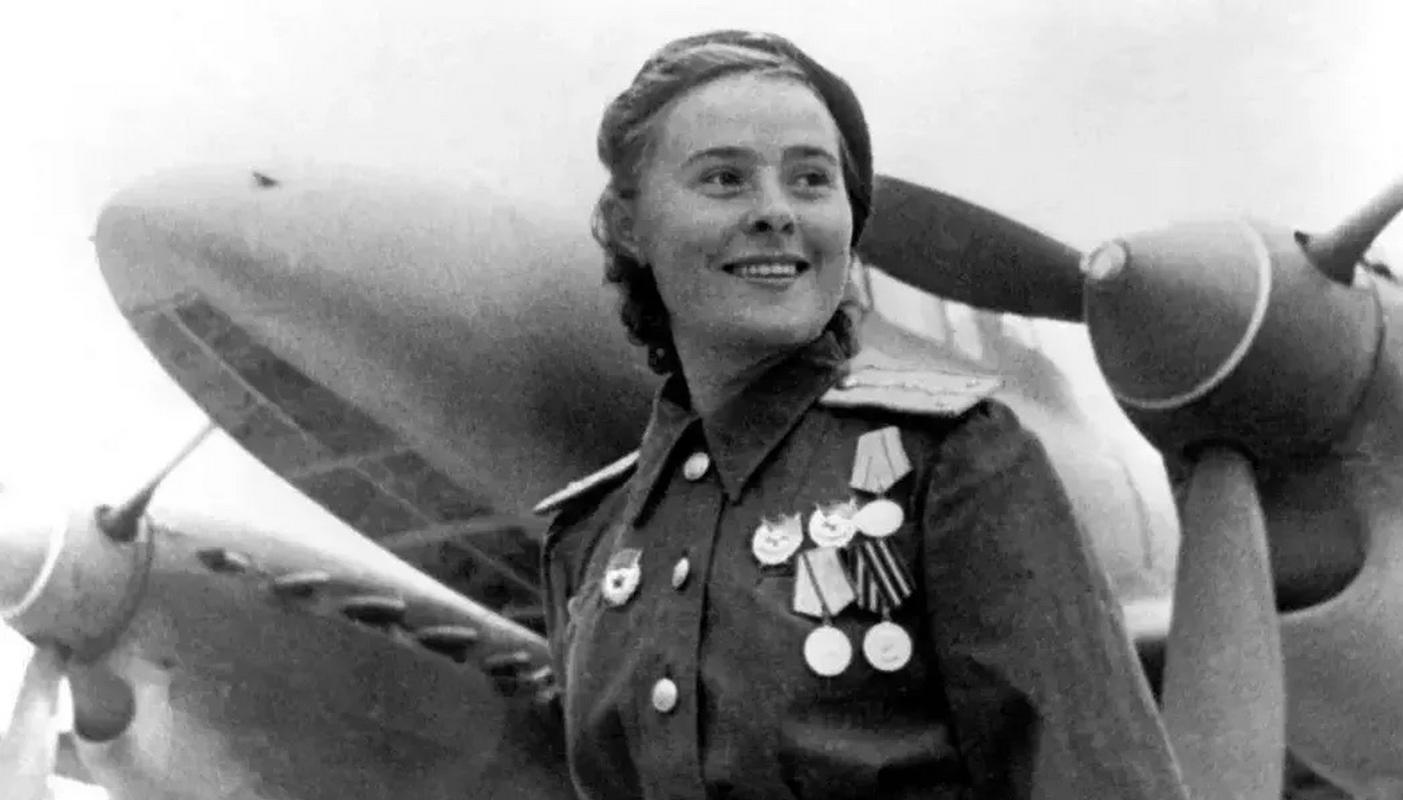 1941年,德国纳粹军队进攻苏联,一名苏联女兵不幸被俘,疯狂的纳粹士兵