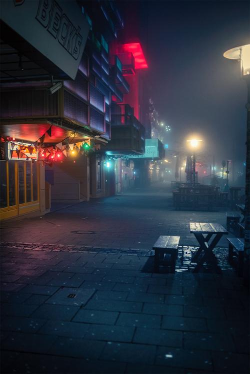 午夜孤独的城市街头markbroyer