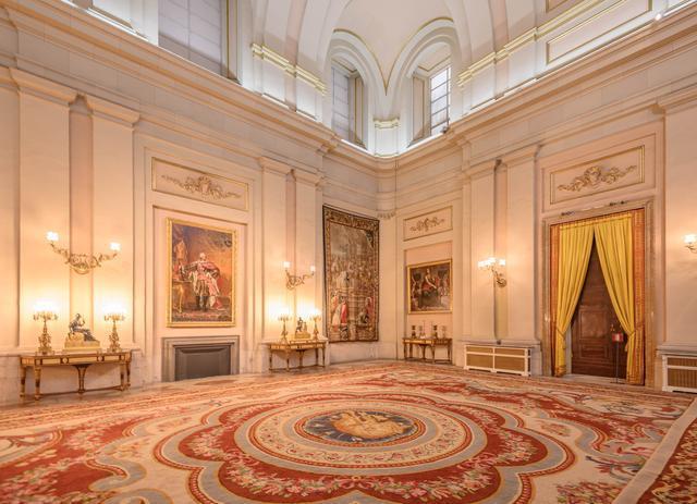 欧洲第三大皇宫,可以拍照的只有两个房间,每天游客络绎不绝|163_手机