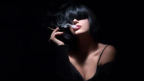 「随笔」抽烟的女子:我不是坏女人