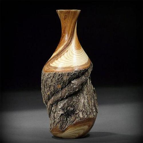 原木雕刻的花瓶赏析