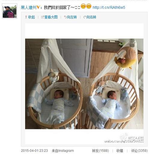 范玮琪双胞胎儿子躺圆床上 网友提醒育儿事项(图)