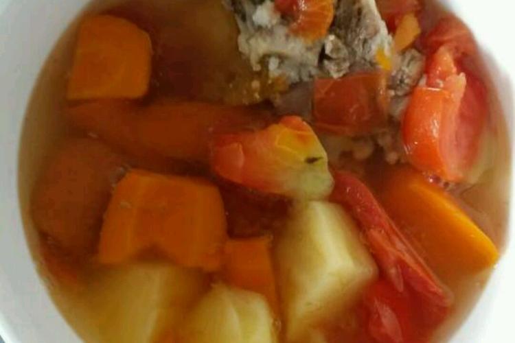 胡萝卜番茄鱼骨汤