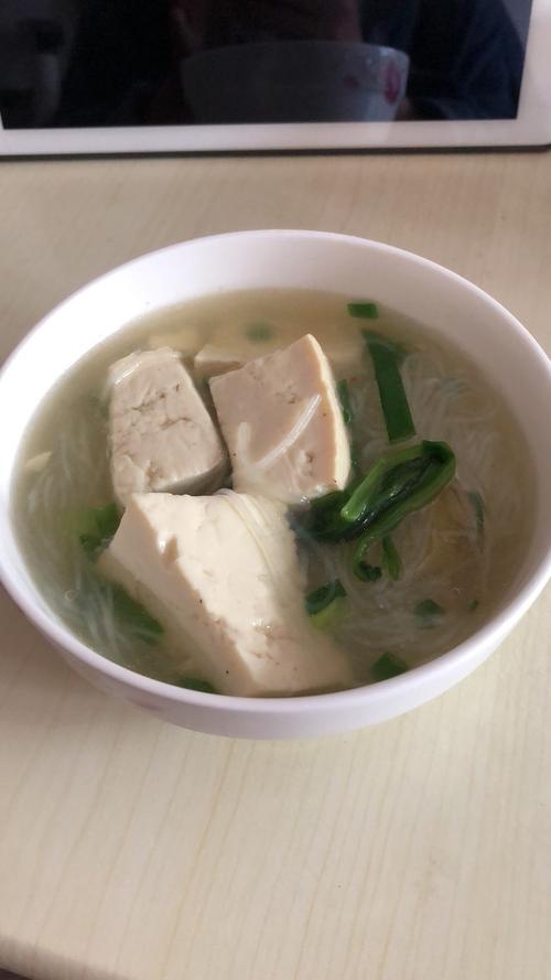 青菜豆腐粉丝汤的做法