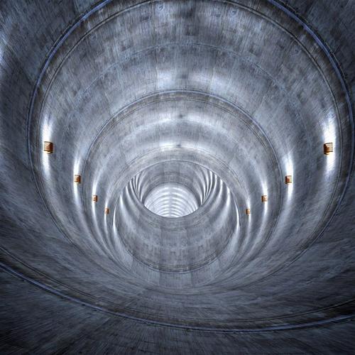 光滑的圆形隧道图片