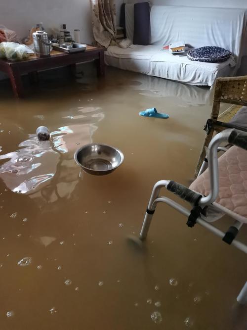 河南新乡一养老院遭河水倒灌126名老人需要米面油等物资