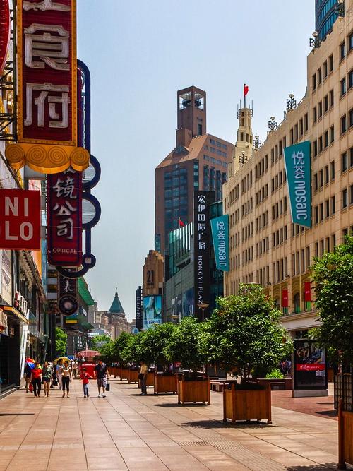 上海繁华热闹的南京东路步行街