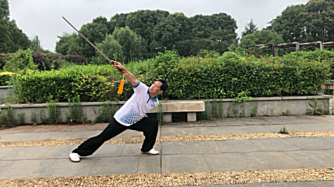 24式木兰剑巜木兰出征》武汉市高剑背面演示.喜欢木兰剑者.