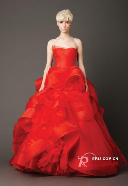 vera wang2013春季婚纱系列 演绎红色的唯美与浪漫