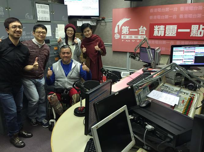 香港电台第一台主持人名字