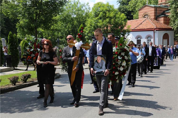 5月26日,送葬队伍参加塞尔维亚演员韦利米尔·巴塔·日沃伊诺维奇的
