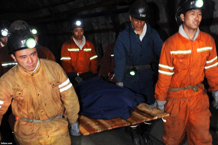 配图-贵州响水矿难最后一名遇难者遗体被发现