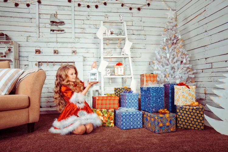 节抱着礼物盒的小女孩图片id: 55187 可爱的圣诞小女孩图片id: 55198