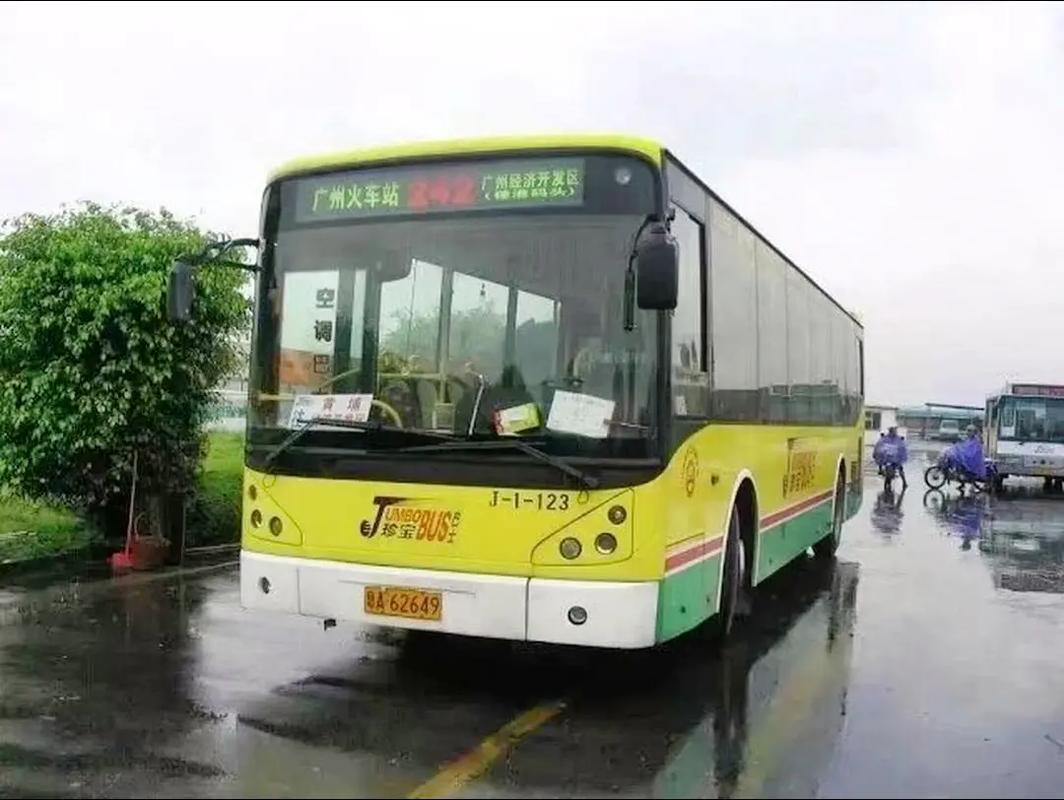 b28路前身为242路,由广州珍宝巴士有限公司于1996年开 - 抖音