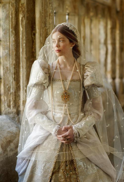 谁说宫廷礼服太老气这8套欧美皇室风格婚纱美爆了