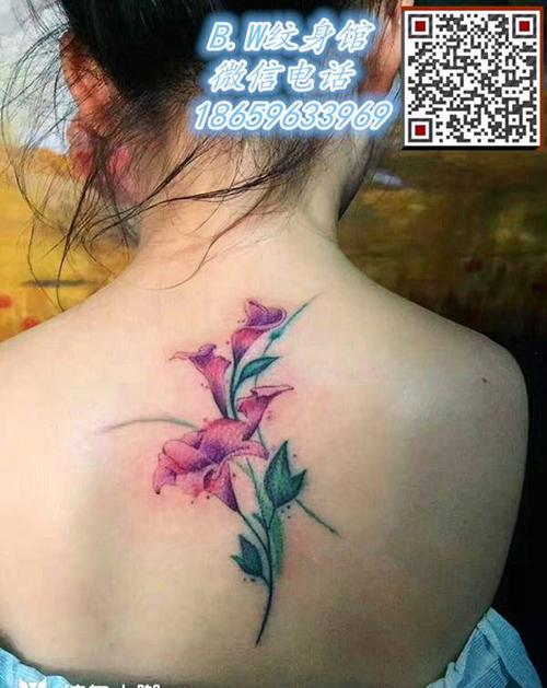 花纹身图片_背部水彩新传统纹身图案