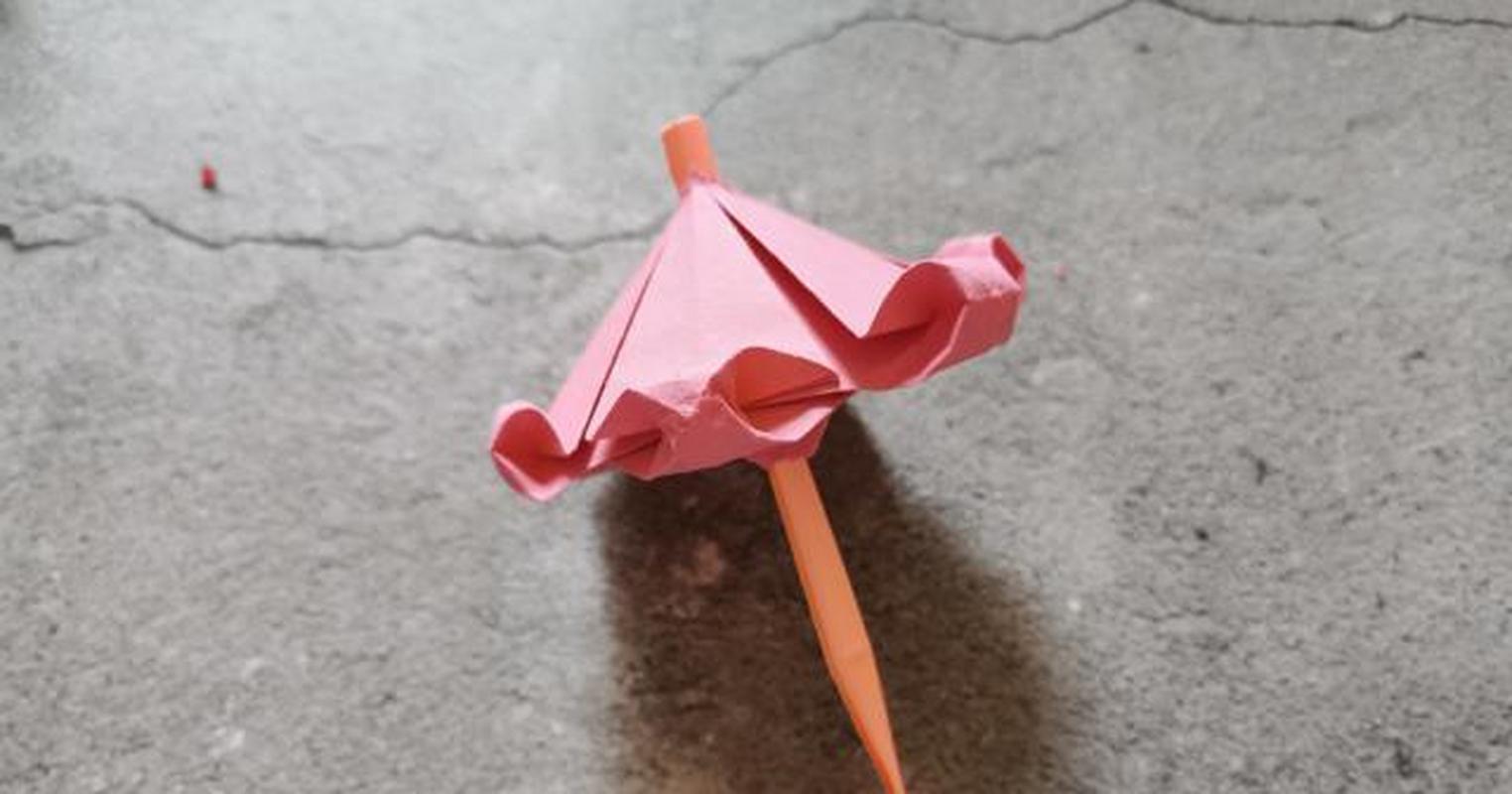 折纸:夏天虽然过去,还是可以折一把小太阳伞,非常的漂亮哦!
