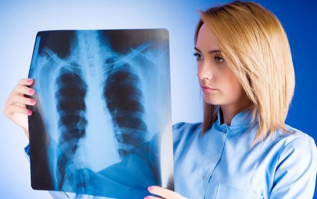 肺部有癌,咳嗽先知?如何辨别自己有无肺癌征兆?看看医生怎么说