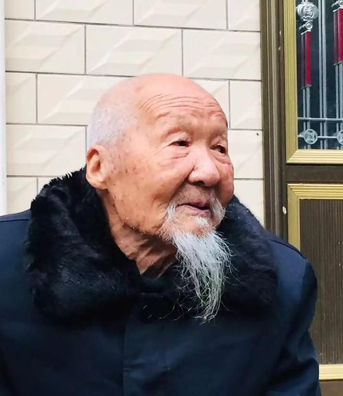 117岁郏县老人张学礼被确认为中国健康长寿老人