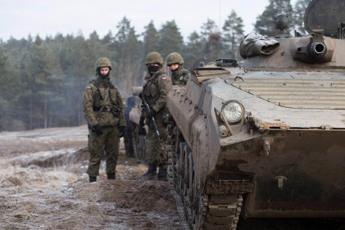 波兰第15机械化步兵旅演习bmp1步兵战车不少