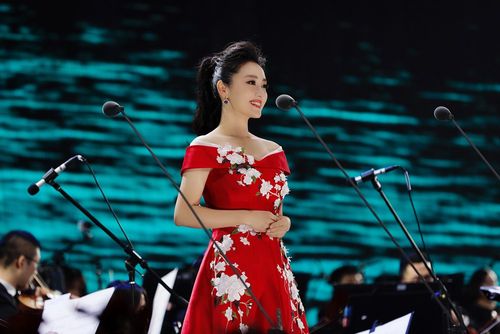 歌唱家周旋从杭州走向世界的西湖姑娘从国际回到家乡的不忘初心