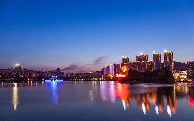 郴州市苏仙区夜景