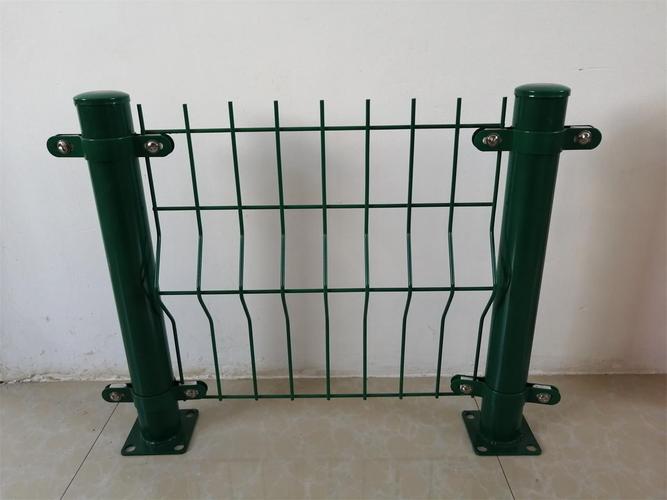 圆柱护栏网 (1)-产品展示-护栏_围栏_护栏网_围栏网_锌钢护栏_锌钢
