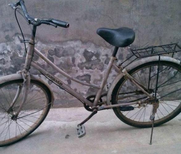 70年代的自行车你见过吗?这位永州老人天天骑着它