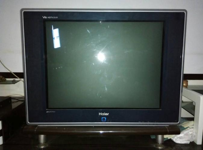 海尔电视机不小心按错键导致电视年成黑色屏保,怎样让它变回原样,求