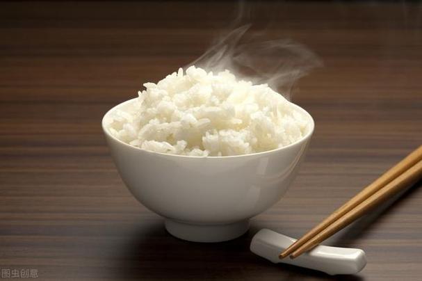 比如一两生米加水做成米饭以后,熟重变成了130克.