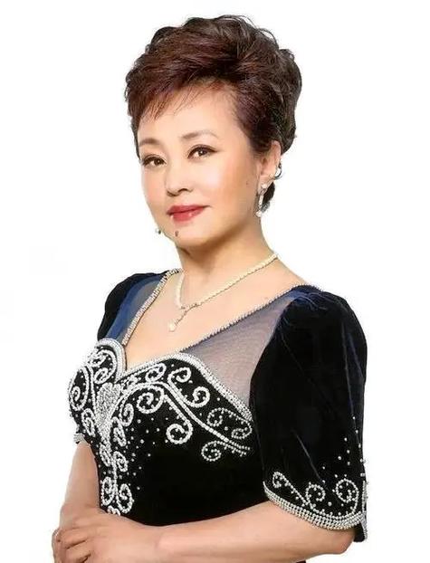 国家一级演员#东方歌舞团歌唱家朱明瑛 - 抖音