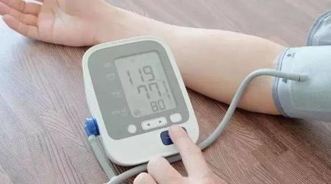 为什么量血压左胳膊比右胳膊高——为什么右上肢的血压比左上肢的高?
