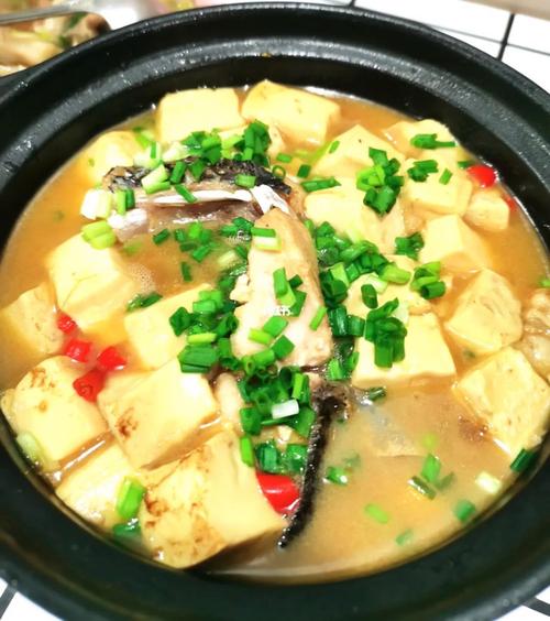 砂锅鱼头炖豆腐暖和好吃又下饭