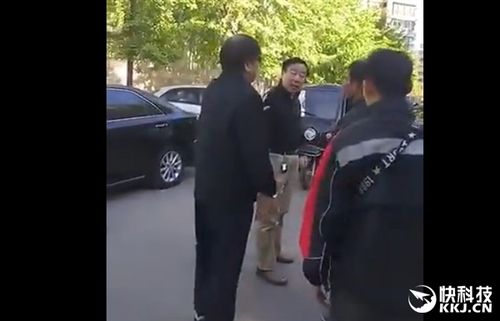 顺丰快递员蹭私家车被暴打:引网民集体愤怒!