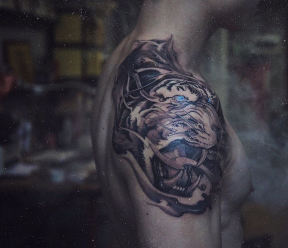 男生肩部纹身图赏析肩胛上的白虎3